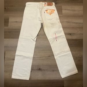Levi’s white pants